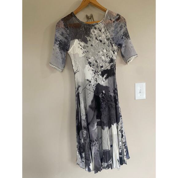 Komarov Elegant Abstract Charmeuse Dress Size Small Cream Gray - Picture 5 of 6